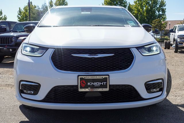 2025 Chrysler Pacifica photo 3