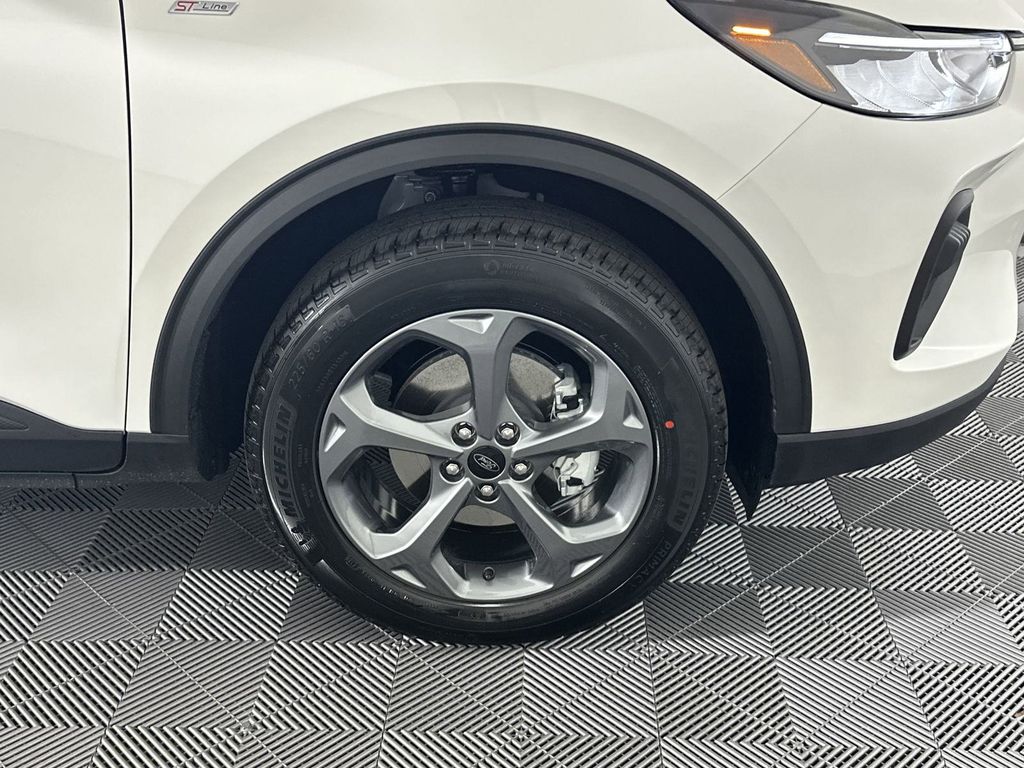 2025 Ford Escape ST-Line photo 11
