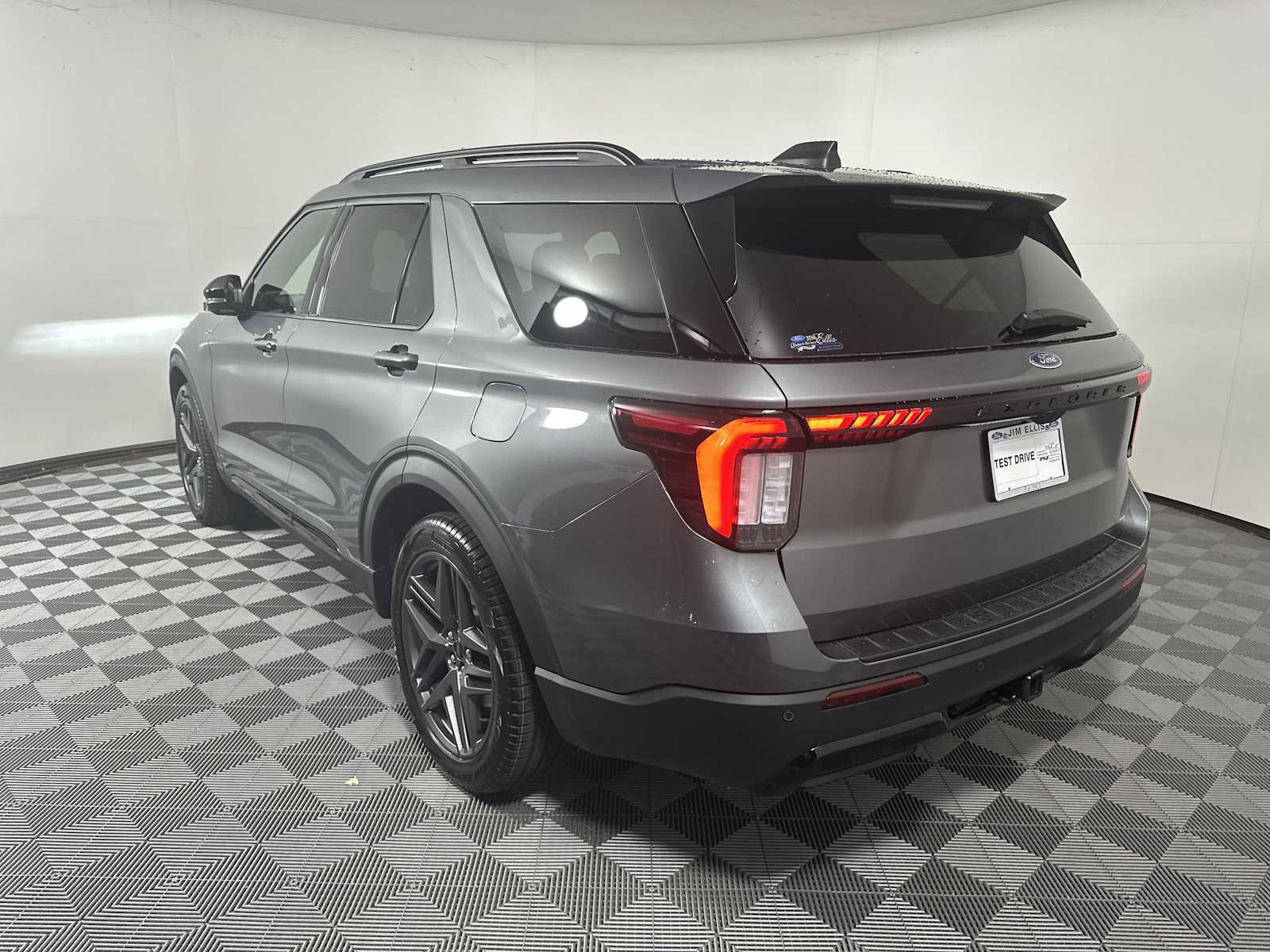 2025 Ford Explorer ST-Line photo 3