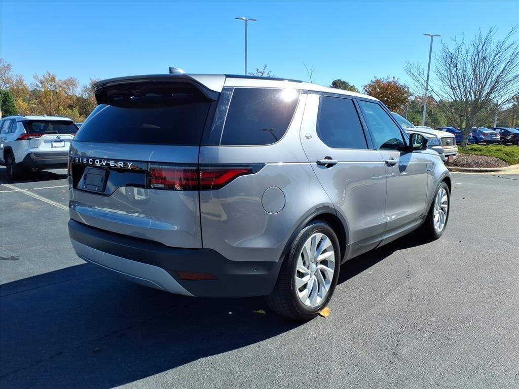 2024 Land Rover Discovery S photo 4