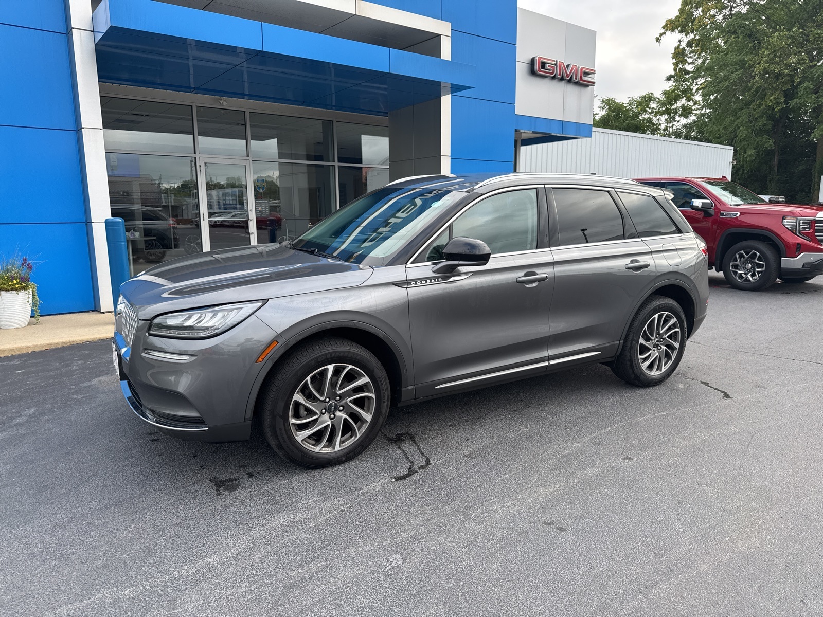 2021 Lincoln Corsair Standard photo 2