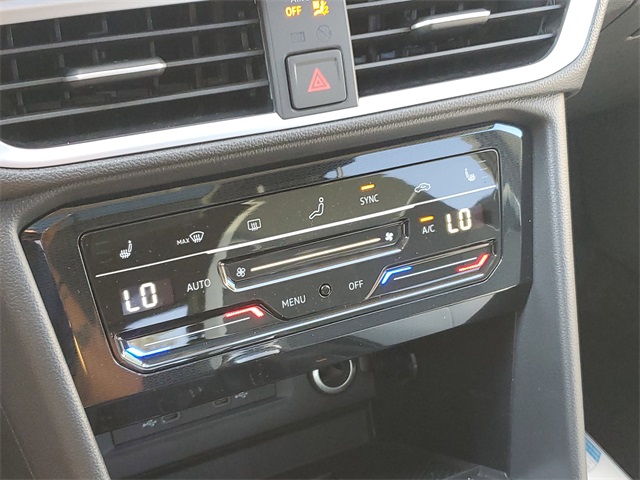 2025 Volkswagen Taos SE photo 26