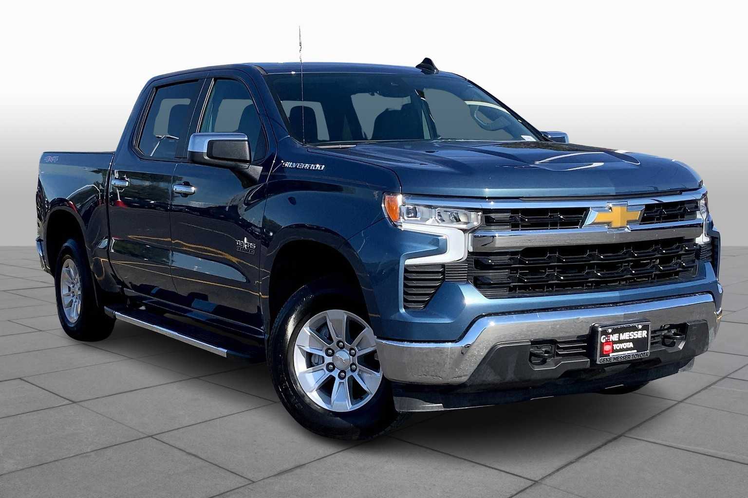 2024 Chevrolet Silverado 1500 LT photo 2