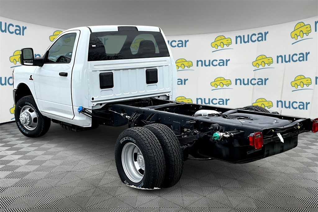 2024 Ram 3500 Tradesman photo 4