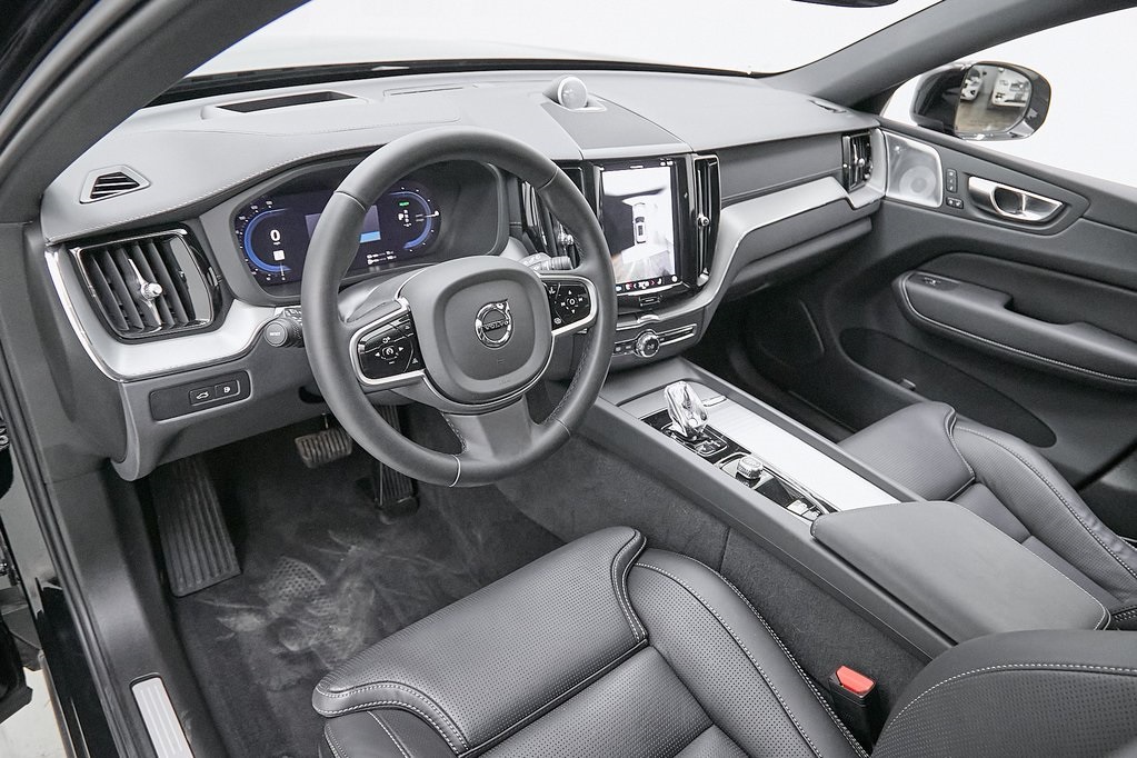 2025 VOLVO XC60 - Image 11