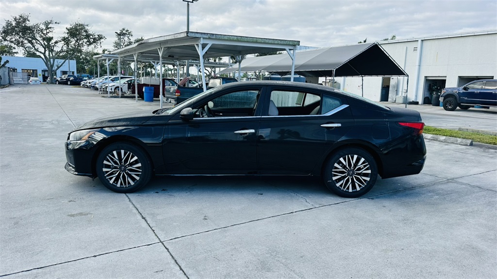 2025 Nissan Altima SV photo 4