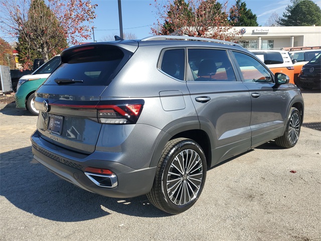 2025 Volkswagen Taos SE photo 3