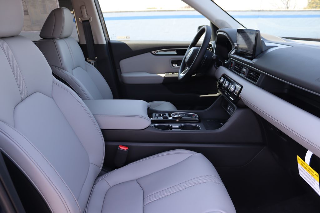 2025 Honda Pilot Touring photo 20