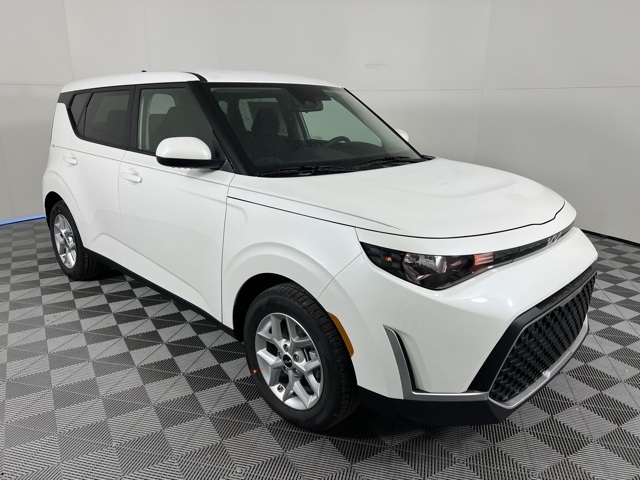2025 Kia Soul LX's photo
