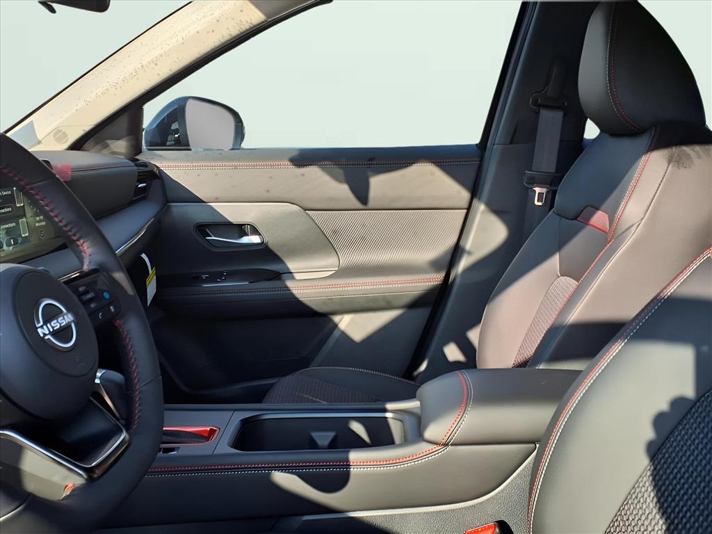 2025 Nissan Kicks SR photo 7