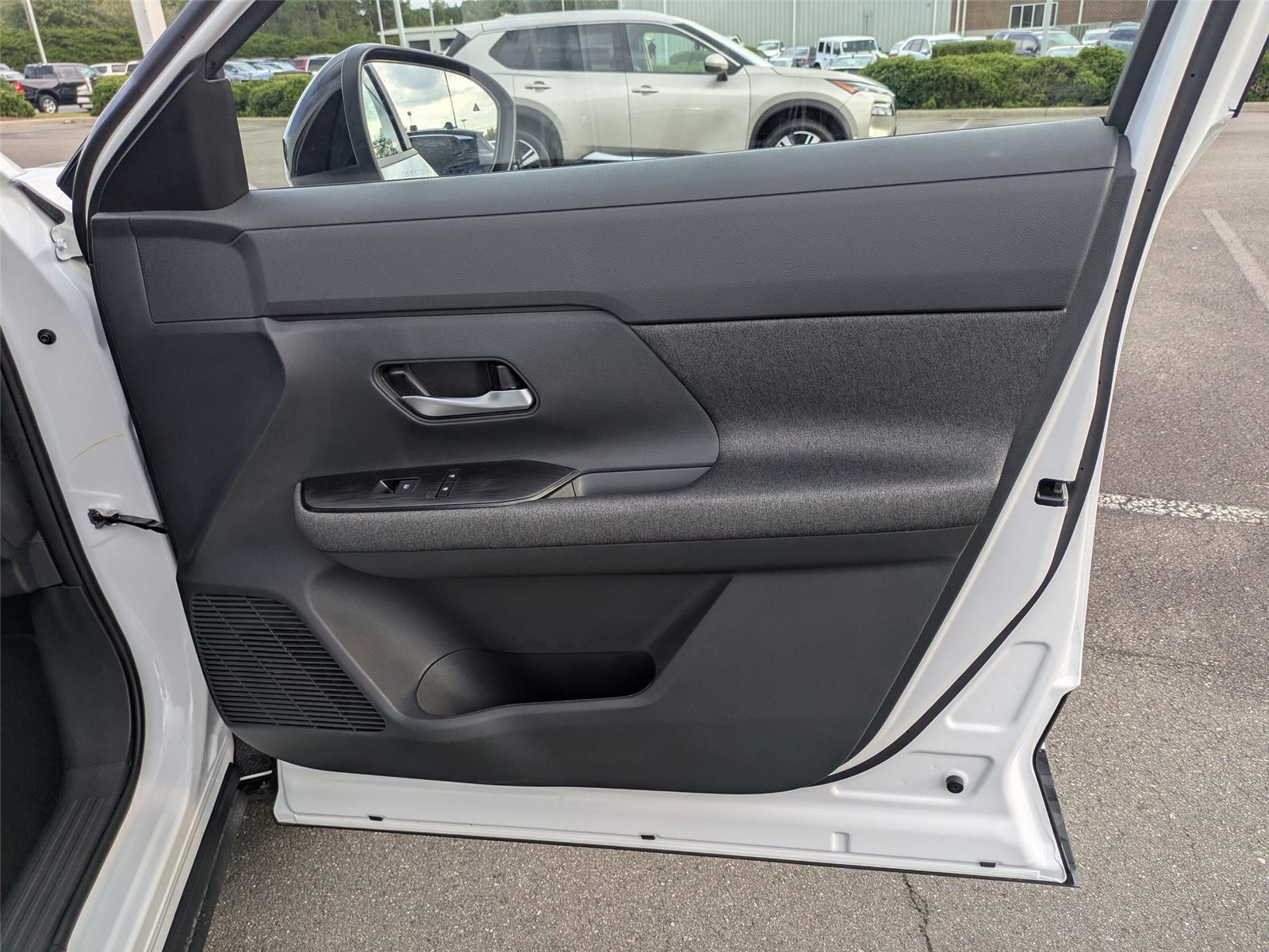 2026 Nissan Kicks SV photo 27