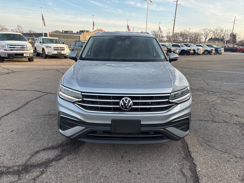 Used 2024 Volkswagen Tiguan SE with VIN 3VV3B7AX3RM066632 for sale in Kansas City