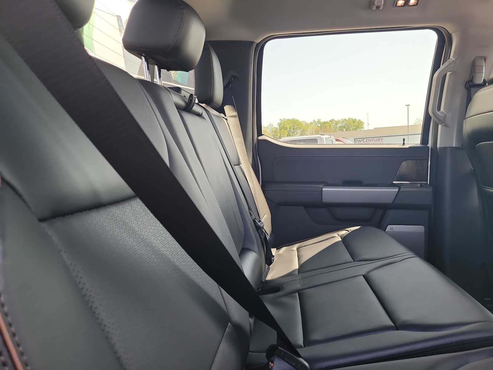 2025 Ford F-250 Lariat photo 24