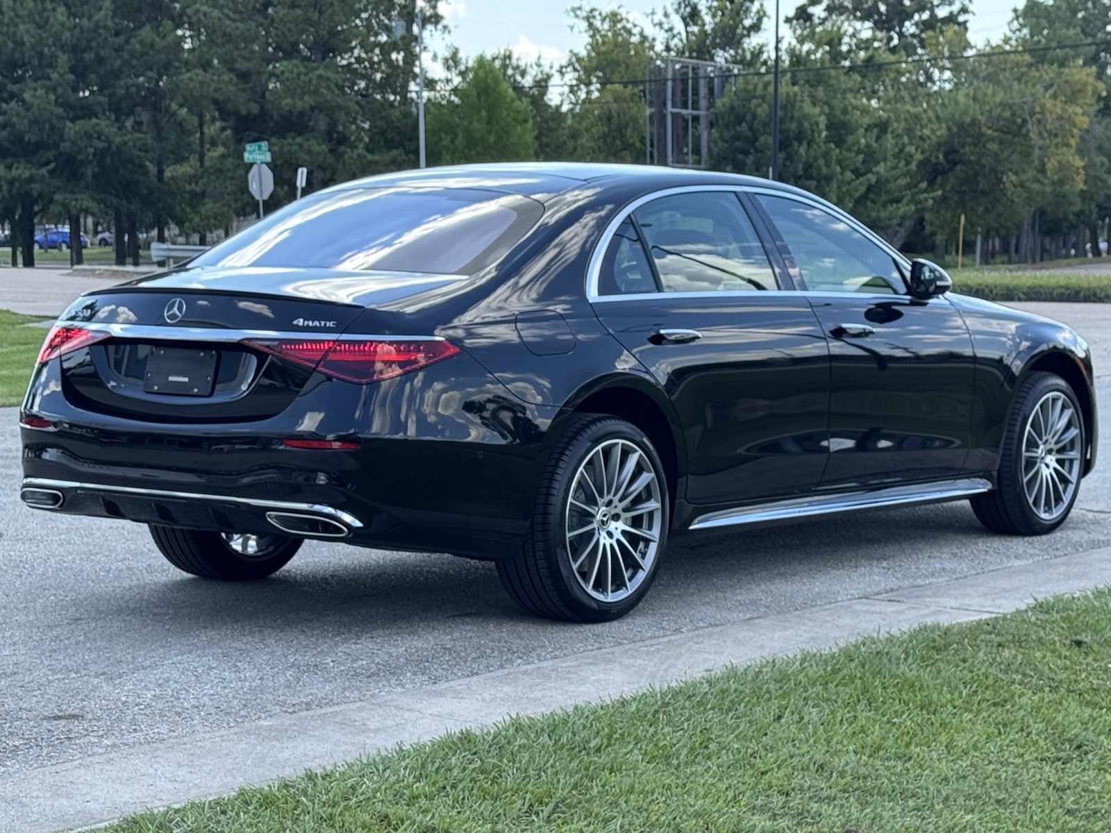 2026 Mercedes Benz S 500 4MATIC photo 2