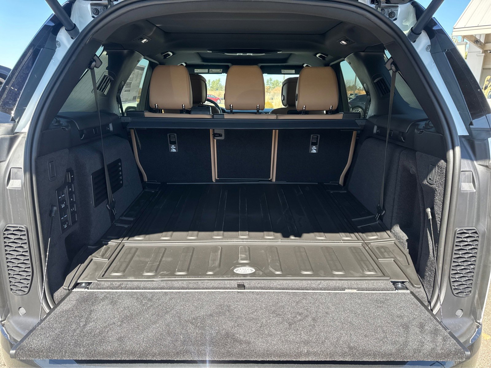 2025 Land Rover Discovery SE photo 11