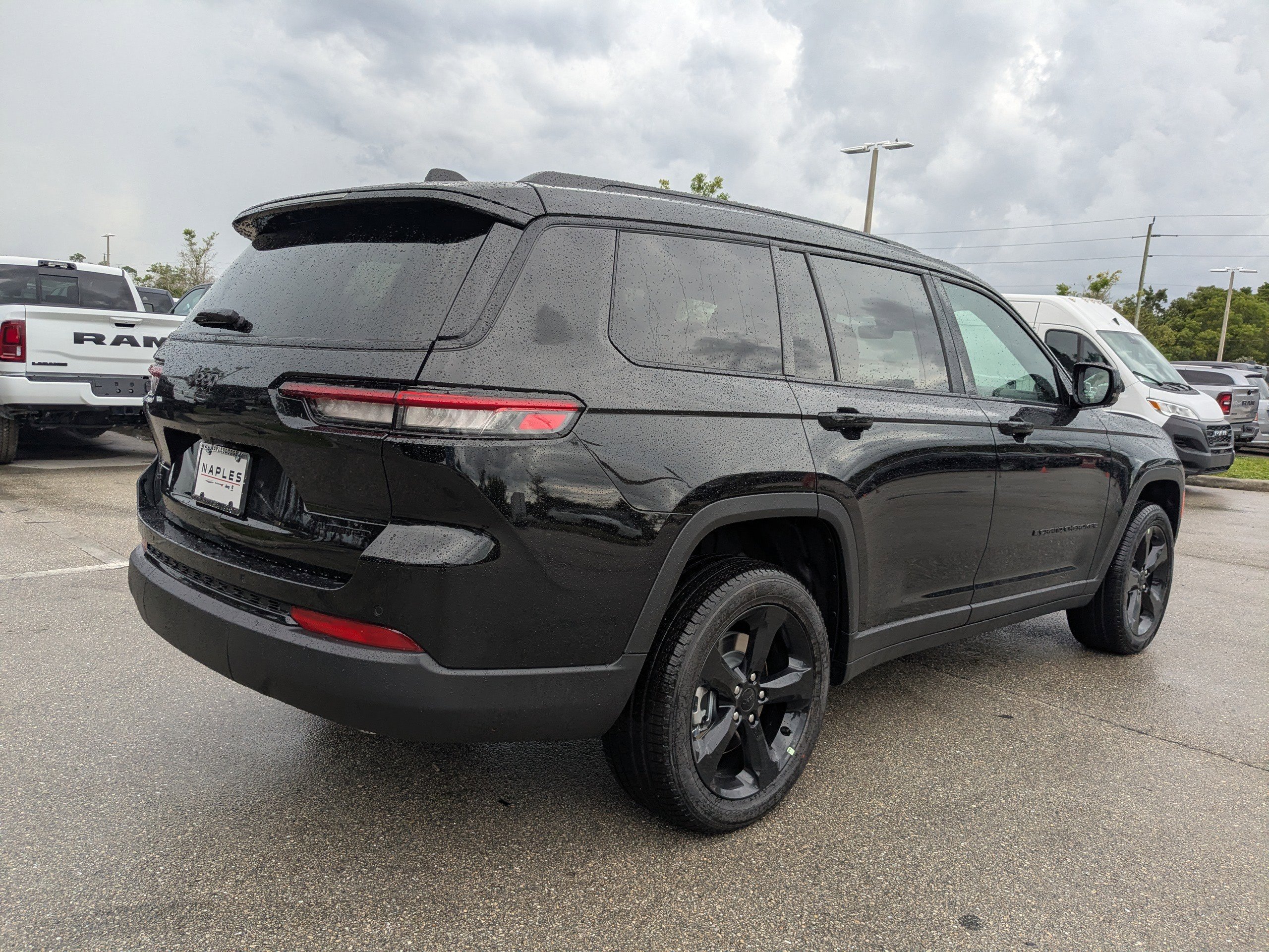 2025 Jeep Grand Cherokee Limited photo 3