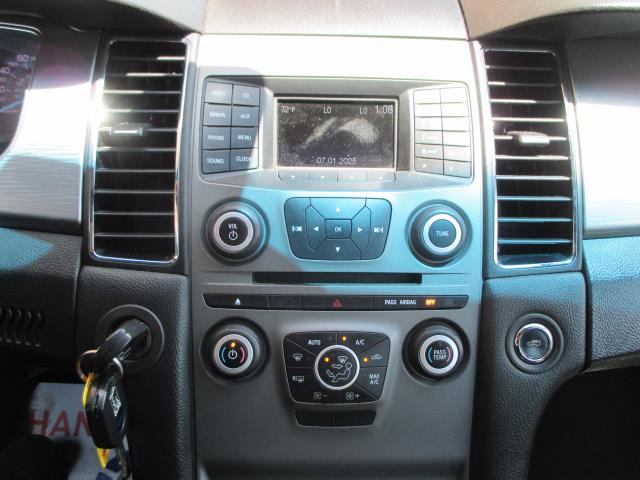2014 Ford Taurus SEL photo 12