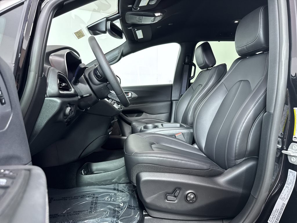 2026 Chrysler Pacifica photo 5