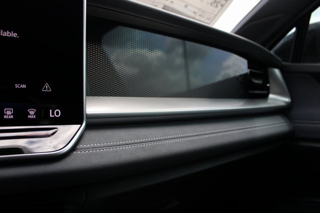 2025 Volkswagen Tiguan SE R-Line Black photo 3