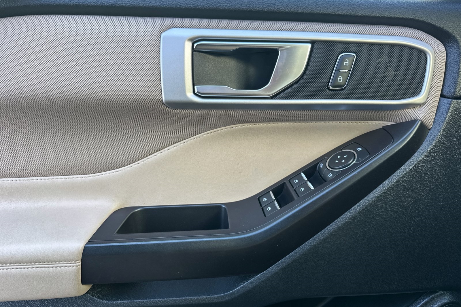 2020 Ford Explorer XLT photo 11