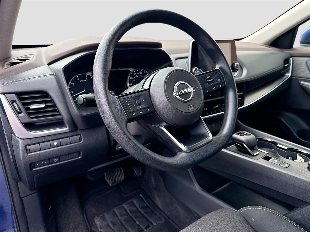 2023 Nissan Rogue SV photo 9