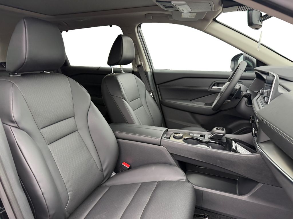 2026 Nissan Rogue SV photo 15