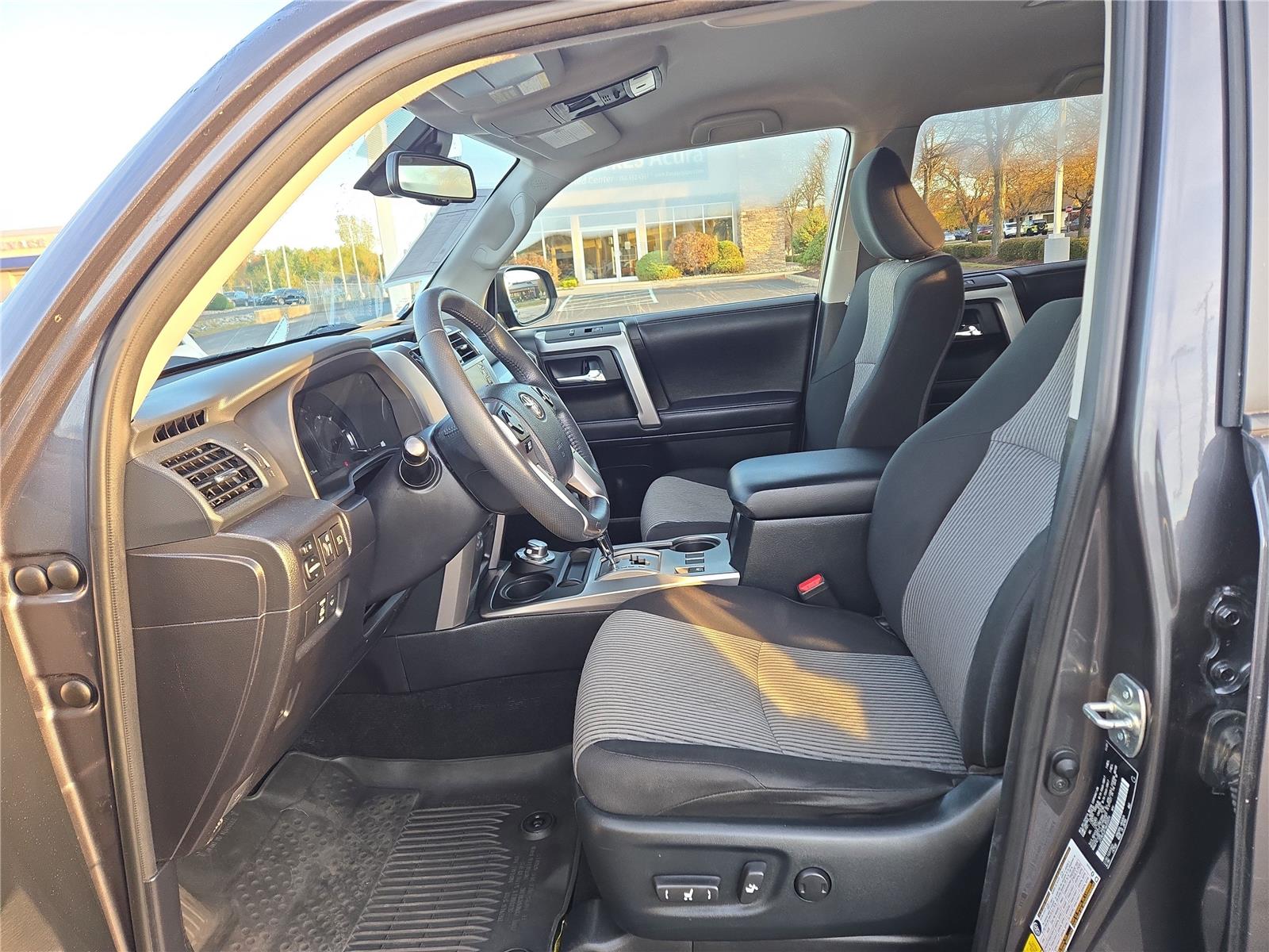 2022 Toyota 4Runner SR5 photo 2