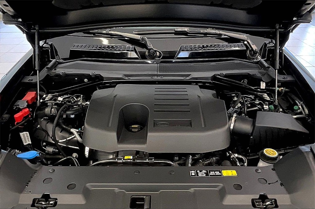 2025 Land Rover Defender 110 X-Dynamic SE photo 10