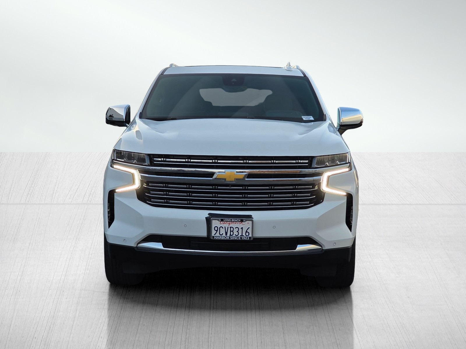 2023 Chevrolet Suburban Premier photo 2