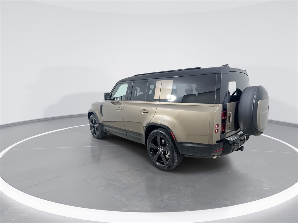 2025 Land Rover Defender 130 X-Dynamic SE photo 5