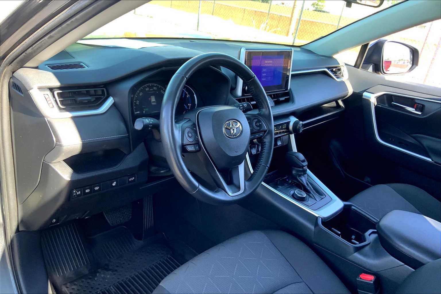 2023 Toyota RAV4 Hybrid XLE photo 14