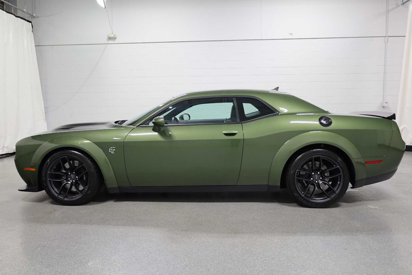 2018 Dodge Challenger SRT8 Hellcat Widebody photo 2