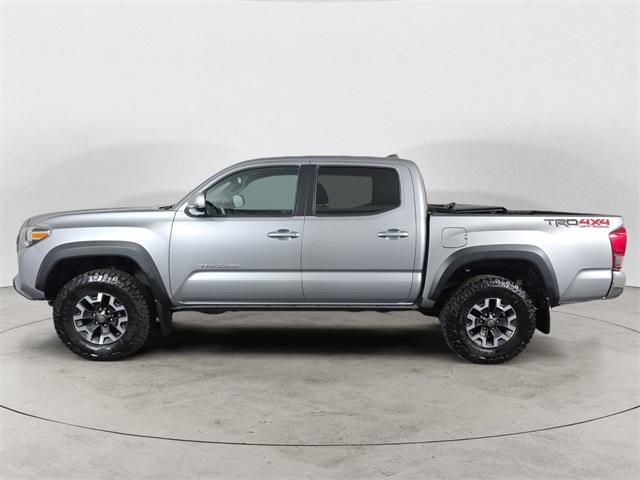 2017 Toyota Tacoma TRD Off-Road photo 2