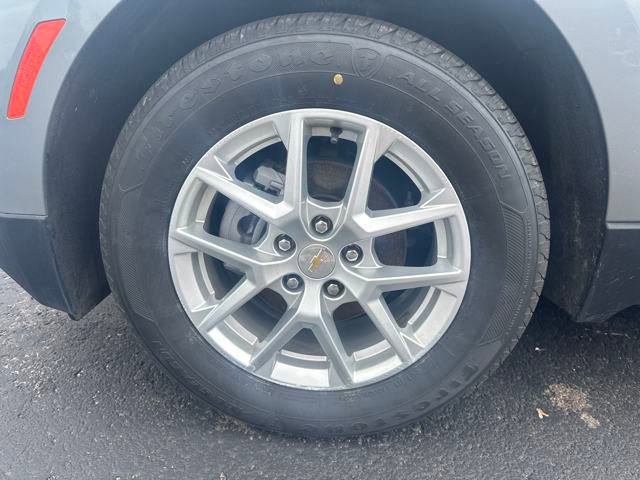 2024 Chevrolet Equinox LT photo 2