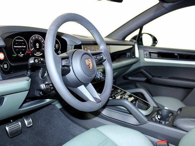 2025 Porsche Cayenne S photo 4