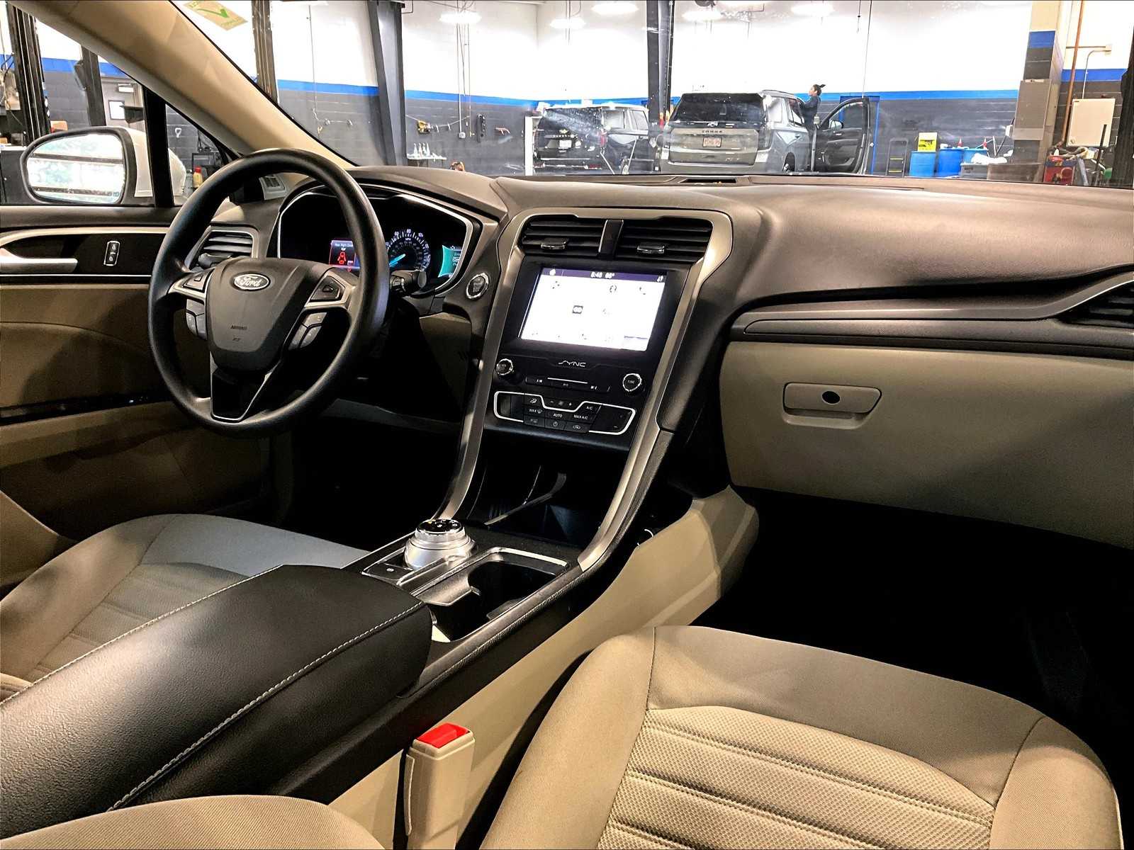 2019 Ford Fusion SE photo 14