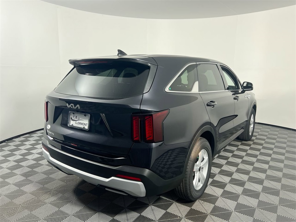 2026 Kia Sorento LX photo 2