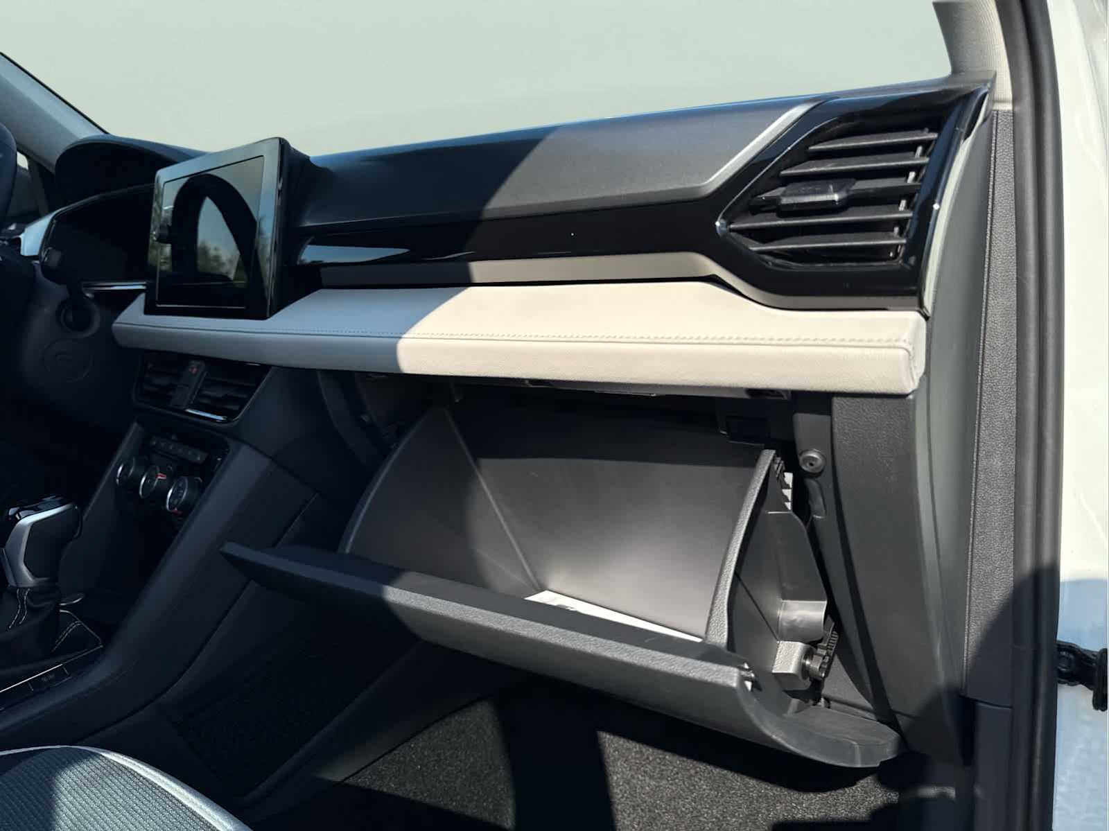 2025 Volkswagen Taos S photo 34