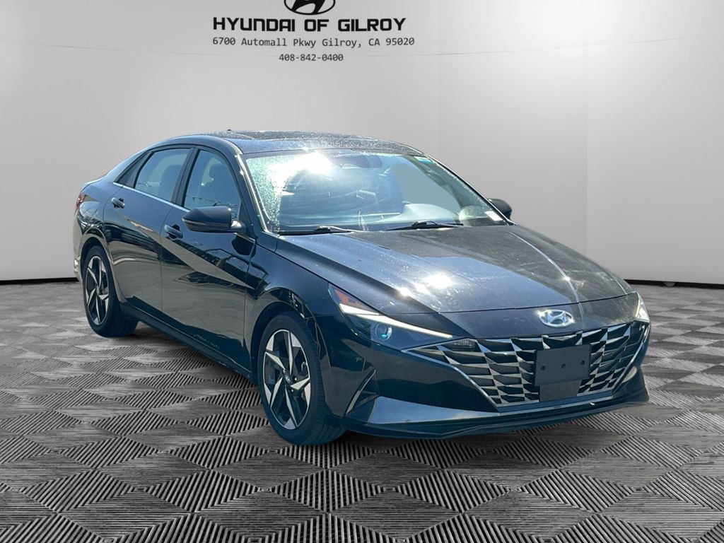 2022 Hyundai Elantra SEL photo 3