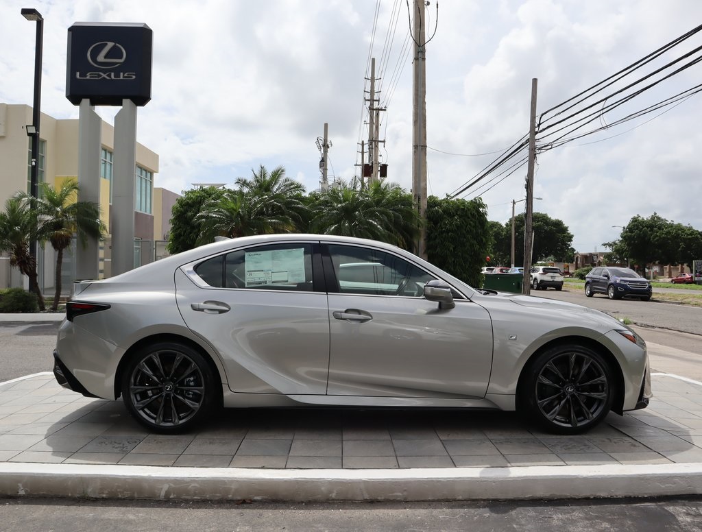 2025 Lexus IS 300 F SPORT photo 4