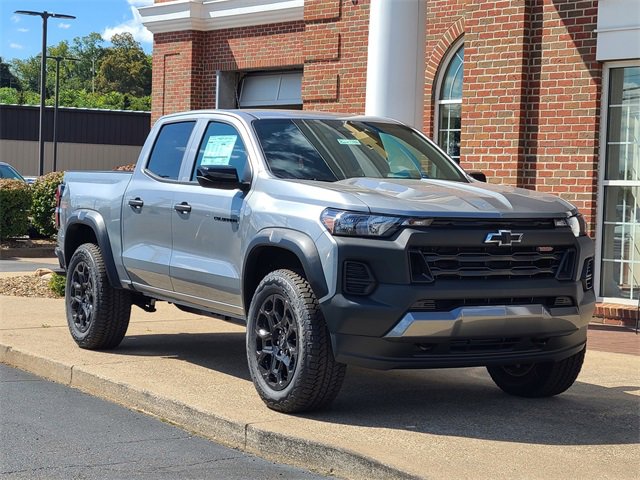 2026 Chevrolet Colorado Trail Boss photo 2