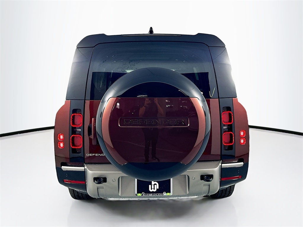 2024 Land Rover Defender 130 X-Dynamic SE photo 4