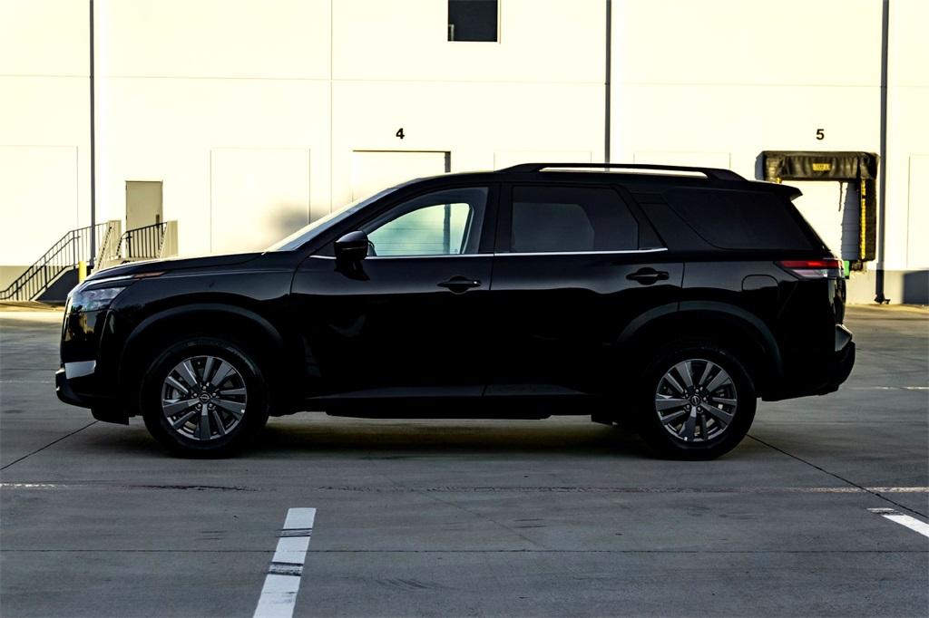 2025 Nissan Pathfinder SV photo 7