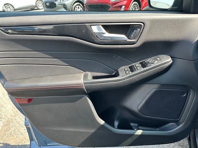 2026 Ford Escape ST-Line photo 10