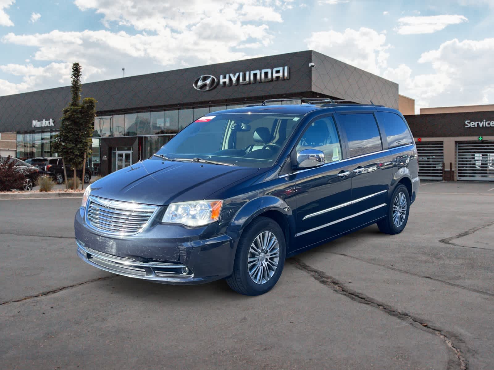 2013 Chrysler Town & Country Touring-L's photo