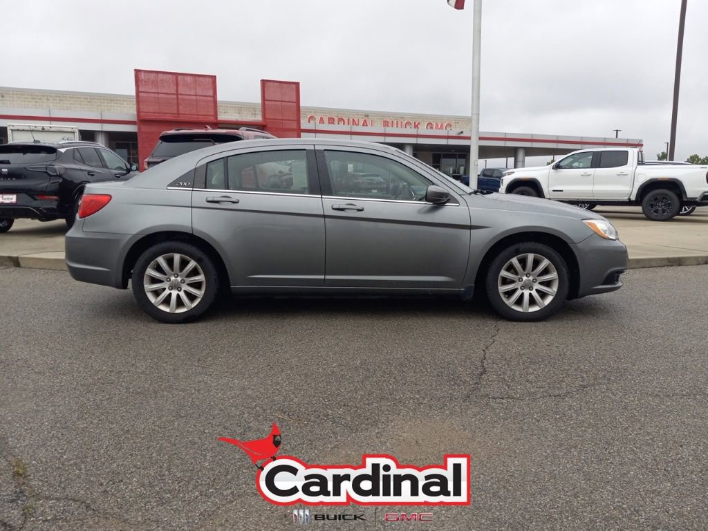 2011 Chrysler 200 Touring photo 3