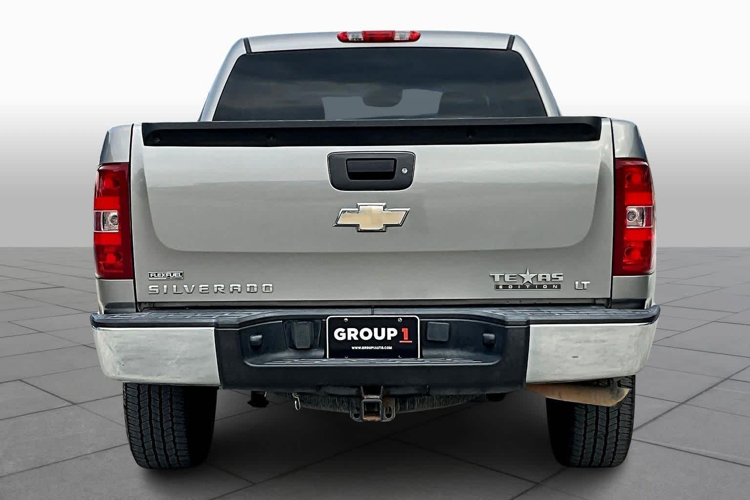 2009 Chevrolet Silverado 1500 LT photo 3