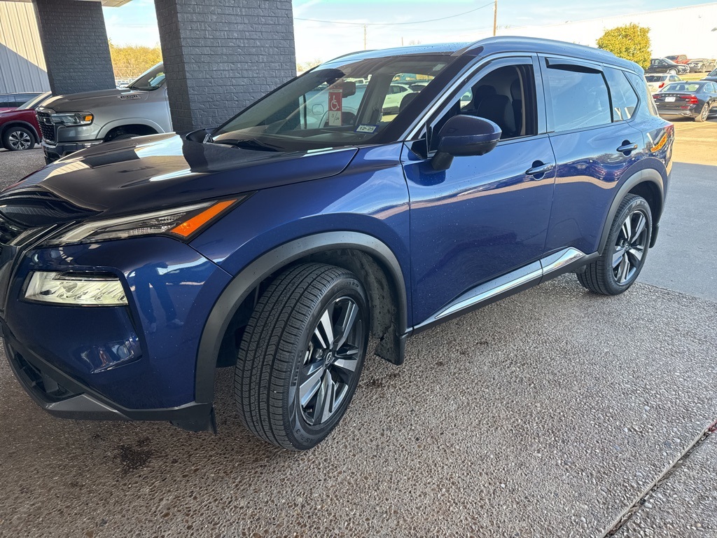 2023 Nissan Rogue SL photo 2