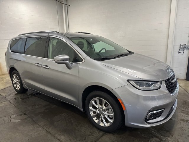 2021 Chrysler Pacifica Touring L photo 3