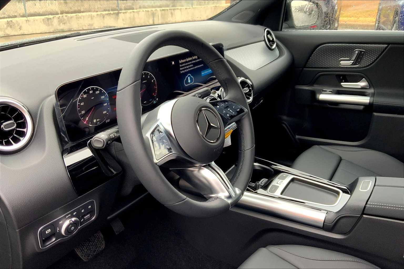 2025 Mercedes Benz GLA 250 photo 8